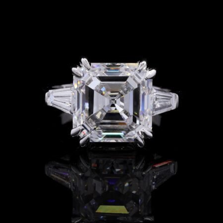 Ascher Solitare ring with tapper bagguettes on the sides